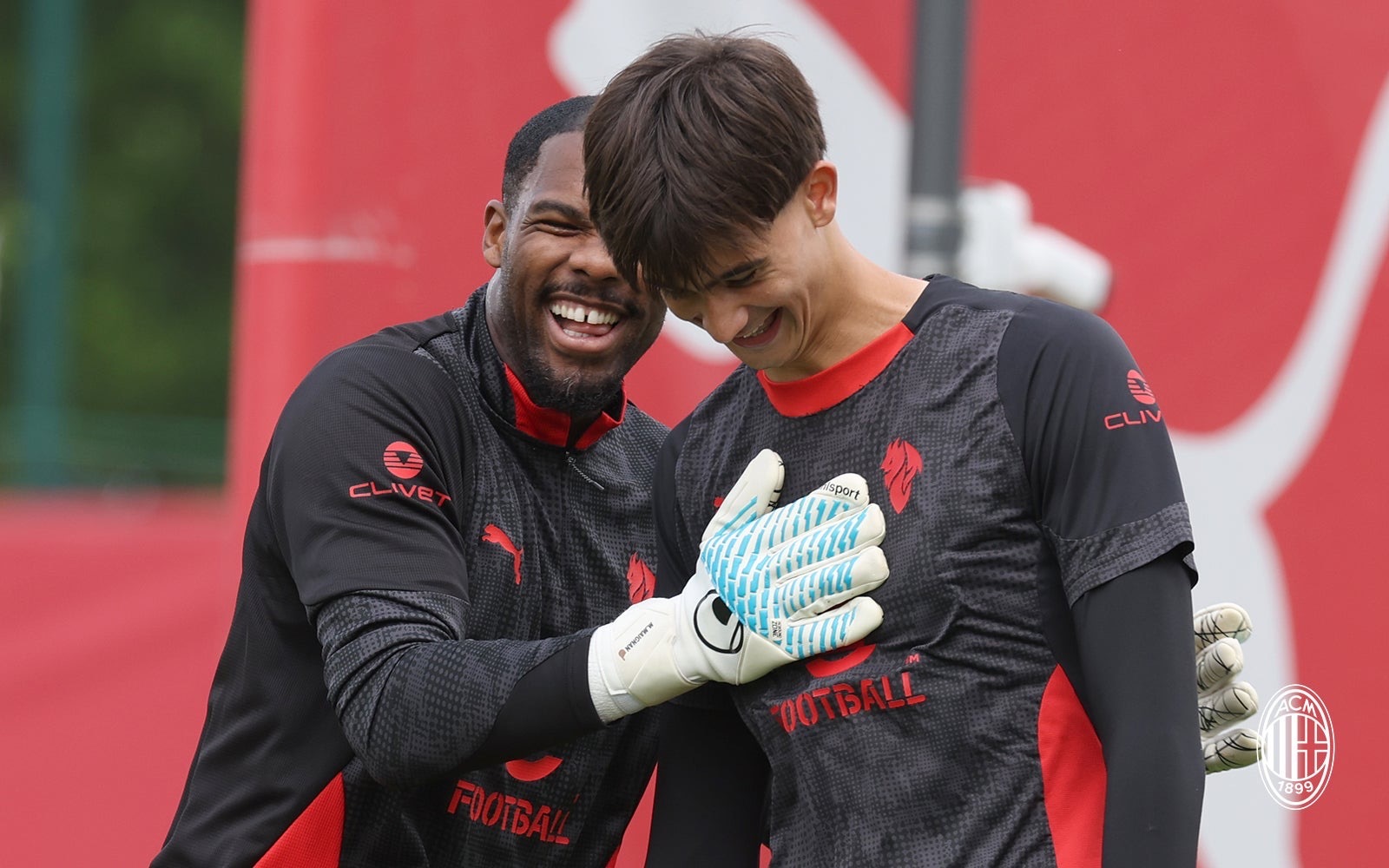 【训练组图】 🔴⚫️ 全力以赴！！！💪🏻sempremilanforzam