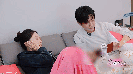 董璇张维伊婚礼邀请名单张维伊这家族体系是真庞大，光看亲戚名单就觉得婚礼会很热闹，