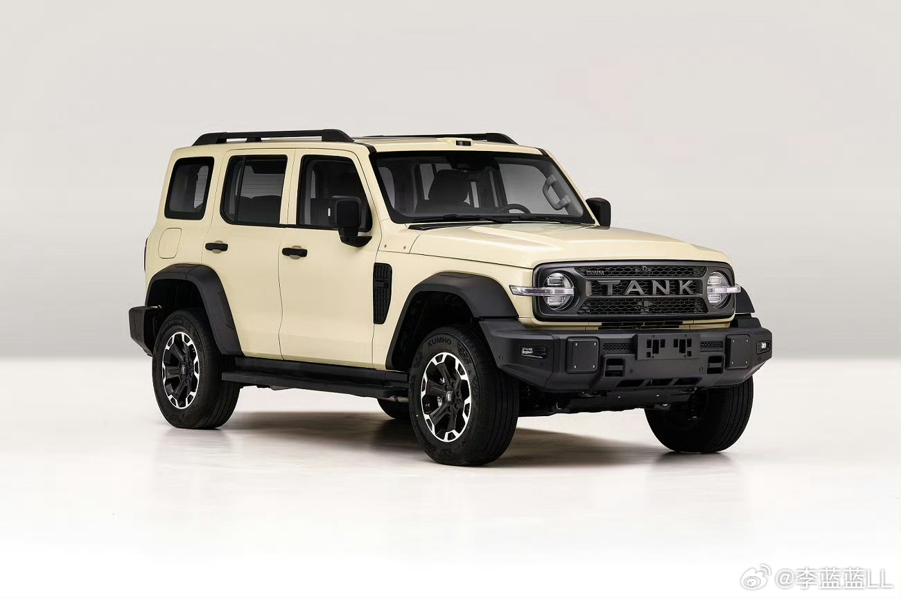 全新坦克300也快来了。轴距达到了惊人的3010mm。