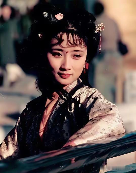 细品《红楼梦》才懂，香菱身上藏着极隐晦的时代暗线！书中香菱对应朱由榔，1662年