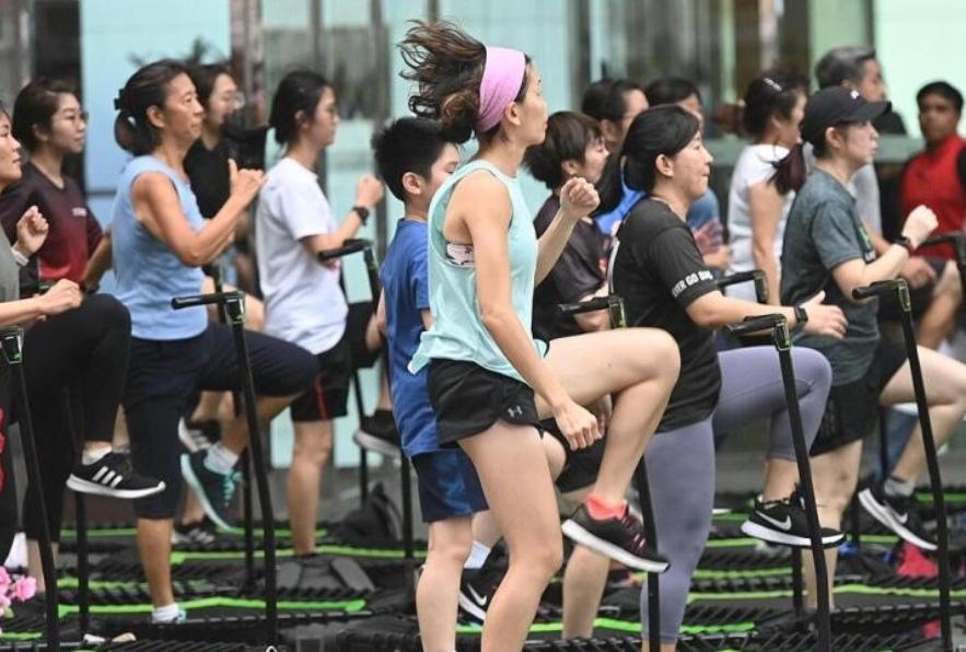 每天坚持适当剧烈运动，可以降低心脏病、糖尿病、痴呆症等一些疾病……
      