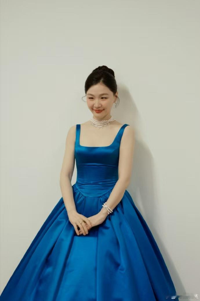 怎么没人通知金靖一声金靖追的小说突然完结，瞬间emo破防，哭着催作者更番外，真的