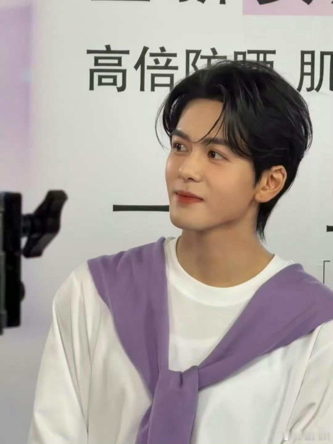 曾舜晞杭州活动生图曾舜晞好亮堂 曾舜晞今日杭州活动路透，好青春好亮堂！ 