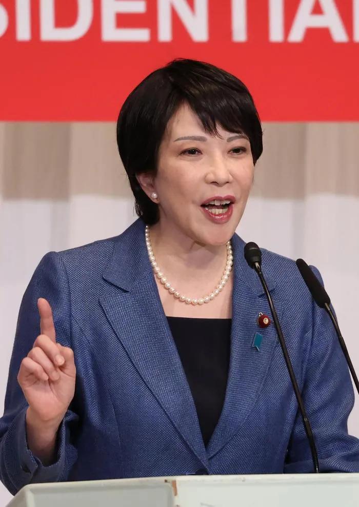 日本舆论对小泉谬论的袒护，正是新军国主义滋生的温床！据报道，日本防卫大臣小泉进次