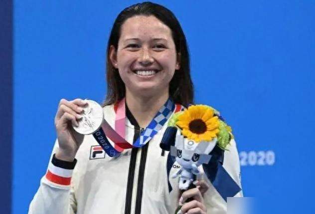 名古屋亚运会何诗蓓夺冠，不唱国歌再引争议生理缺氧还是政治态度