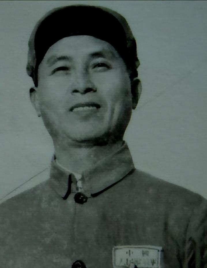 1941年，谢育才夫妇被捕，在狱中生下一个儿子。为逃出去，夫妻二人将儿子遗弃，越