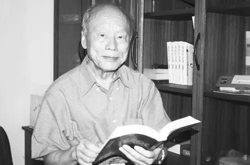 如果您刷到了，请您停留3秒钟，向黄昆：中国半导体一代宗师致敬！随手点赞！献上一朵