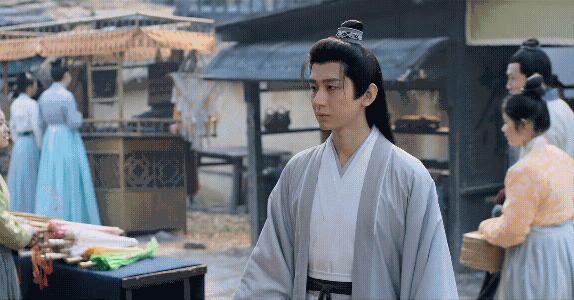 谢淮安周围全是狼人年度最刺激狼人局！谢淮安看似孤身一人，身边的老师们个个不简单，