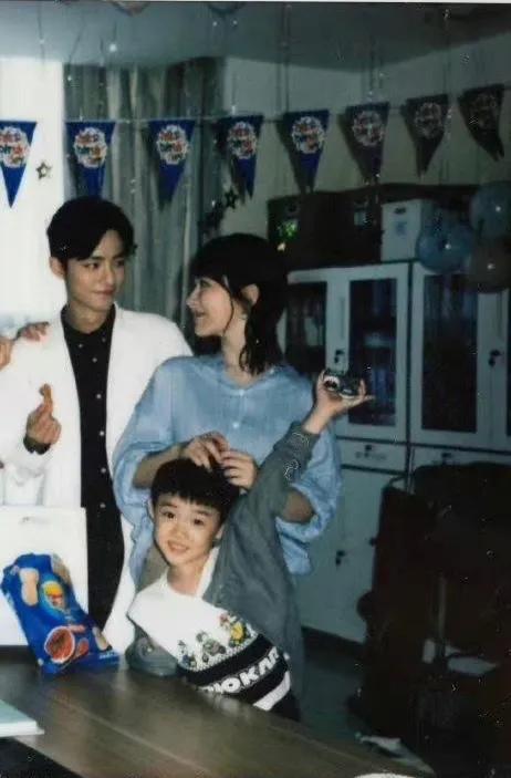 为啥我每看一次都姨母笑呢！喜欢看他们在一起，好般配啊！杨紫聪明伶俐，气质迷人，肖