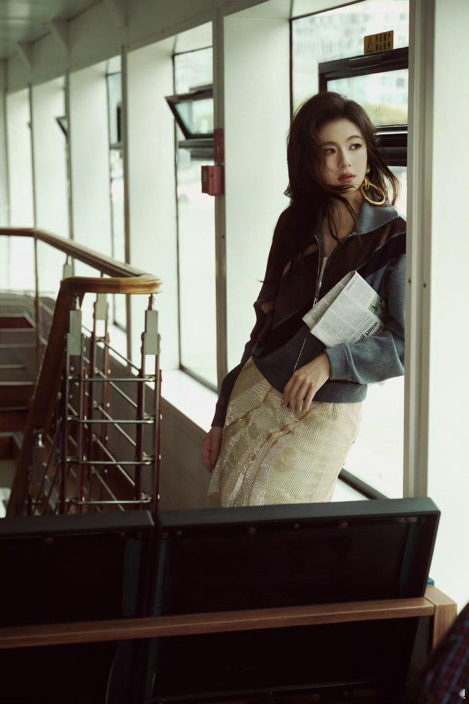 李兰迪别人坐船是过江我坐船是上班李兰迪范思哲活动出图李兰迪范思哲活动出图，复古文