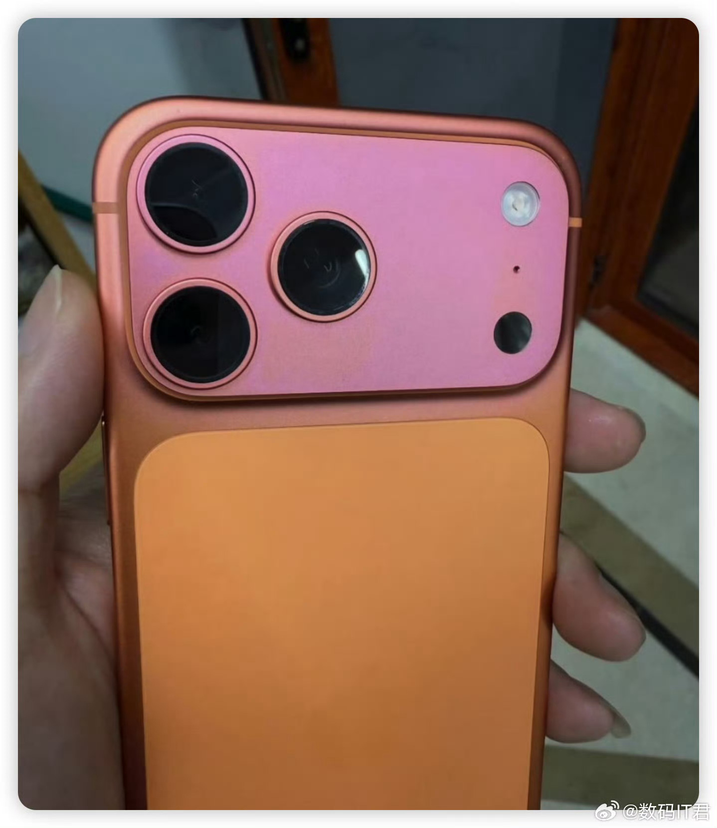 iPhone17只用一个月橙色变粉色话说正常用真的能变成这样？隐藏配色都出来了～