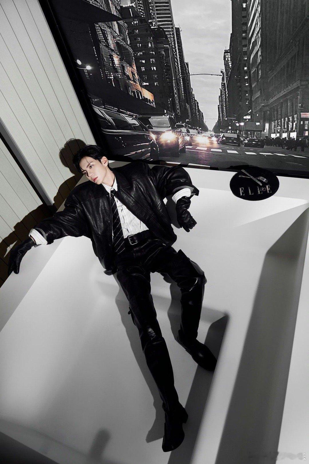 毕雯珺ELLE盛典出图毕雯珺的腿比我人生都长 毕雯珺这造型太绝了！男模身高撑得起