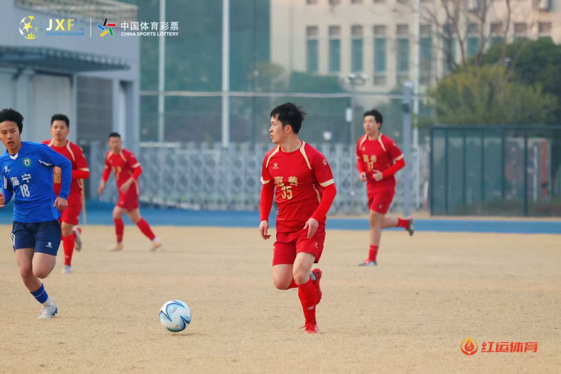 【最是江南好风景的嘉兴燃起足球的激情！】这个周末赴嘉兴足球王者之战三月的嘉兴，不