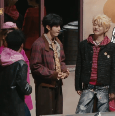 陈哲远一句话让大张伟破防 陈哲远真的长在笑点上！大张伟说自己砸锅卖铁啥都干，他一