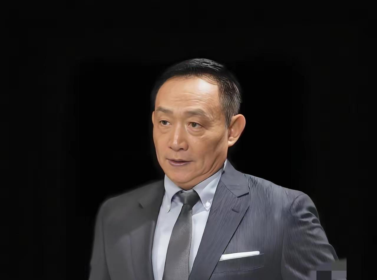 卢麒元声称：“‌有人想把我们喝的水、用的电、上的网，打包卖给资本，还生怕我们看懂