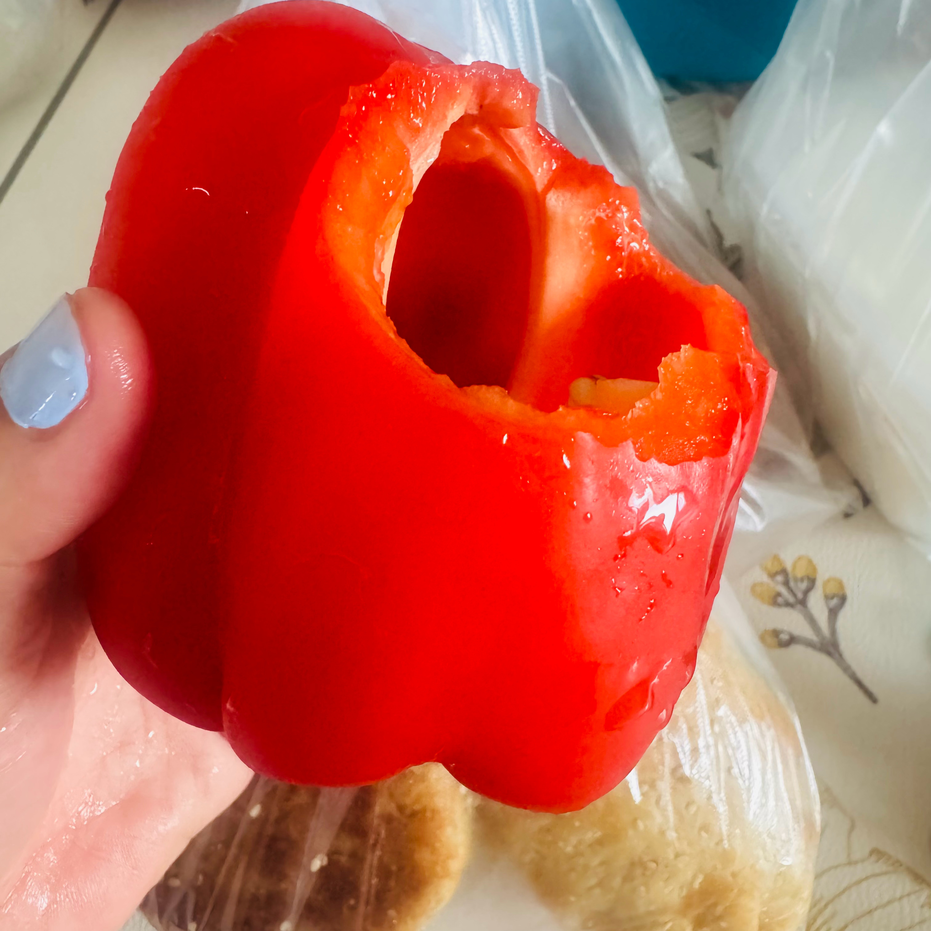 吃了一个甜椒 之后…又吃俩饼