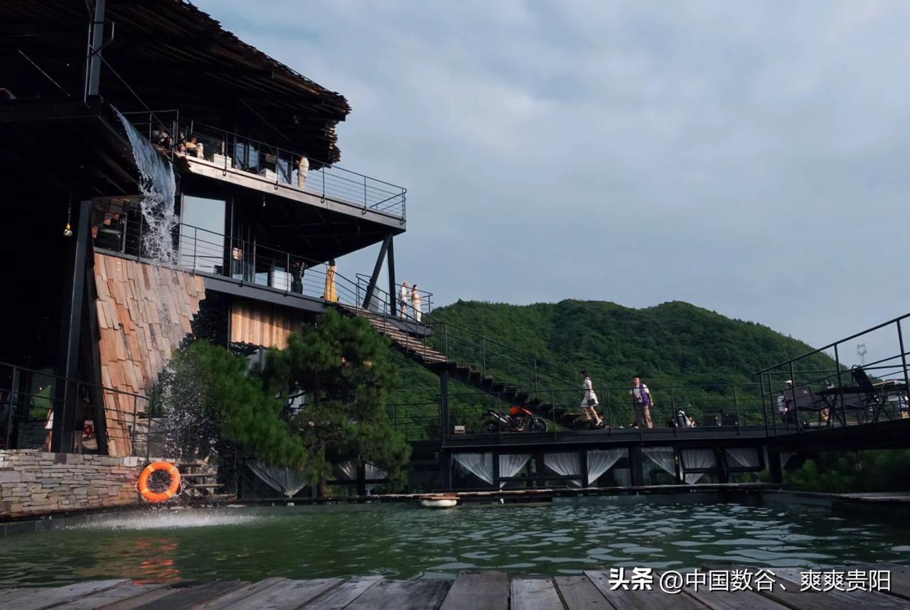 贵阳搞咖啡是认真的

目前贵阳乃至贵州搞咖啡是认真的，山洞咖啡，瀑布咖啡，桥梁咖