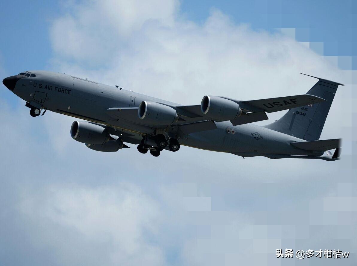 霍尔木兹海峡及其附近地域显然不是适合空中加油机活动的地区。

因为在那片狭小而且