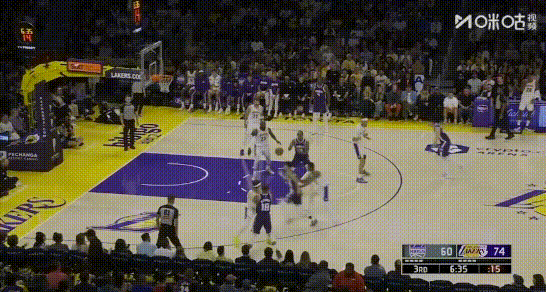 惊呆了——德罗赞中投，詹姆斯不伸手直接开跑下快攻！
面对面啊，别说起跳干扰他甚至