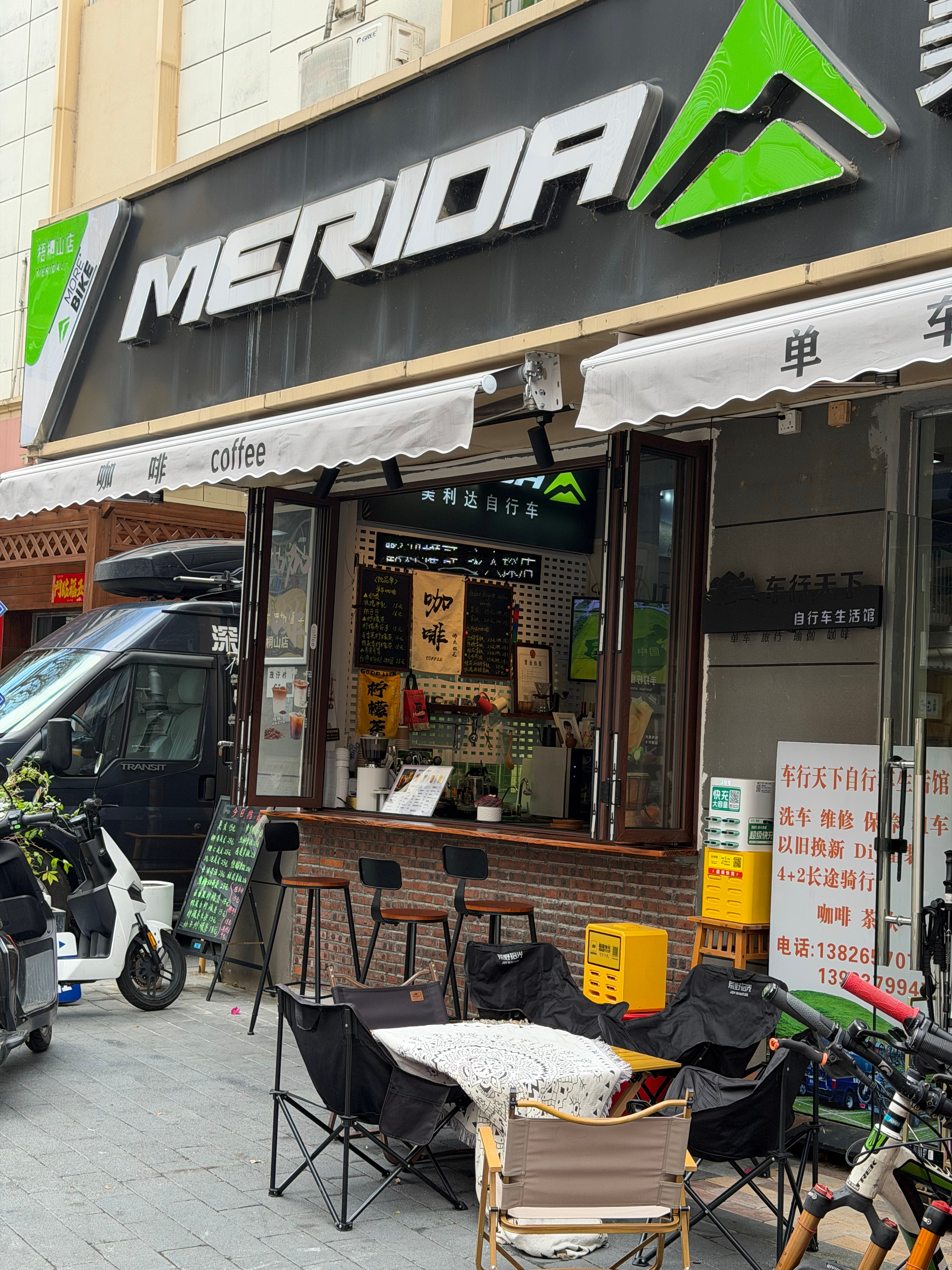 楼下自行车行老板，是个户外老炮，开始规划冈仁波齐了，好快，我也在做准备了，最近得