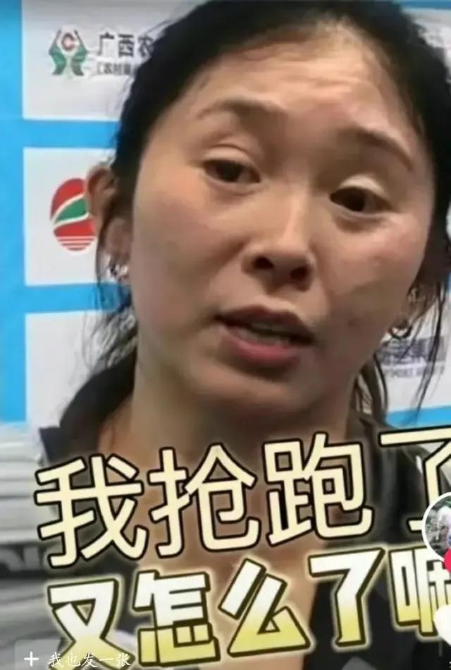 吴燕妮这是什么动作？这动作像马保国的闪电五连鞭。比赛期间，人家弄个动作耍个帅给自