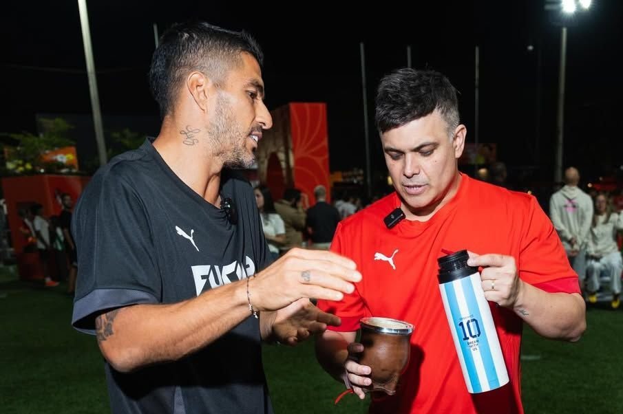 🤦♂️ 苏牙发表争议回答苏亚雷斯近日与视频创作者胡安·德蒙特雷尔进行了阿根廷v