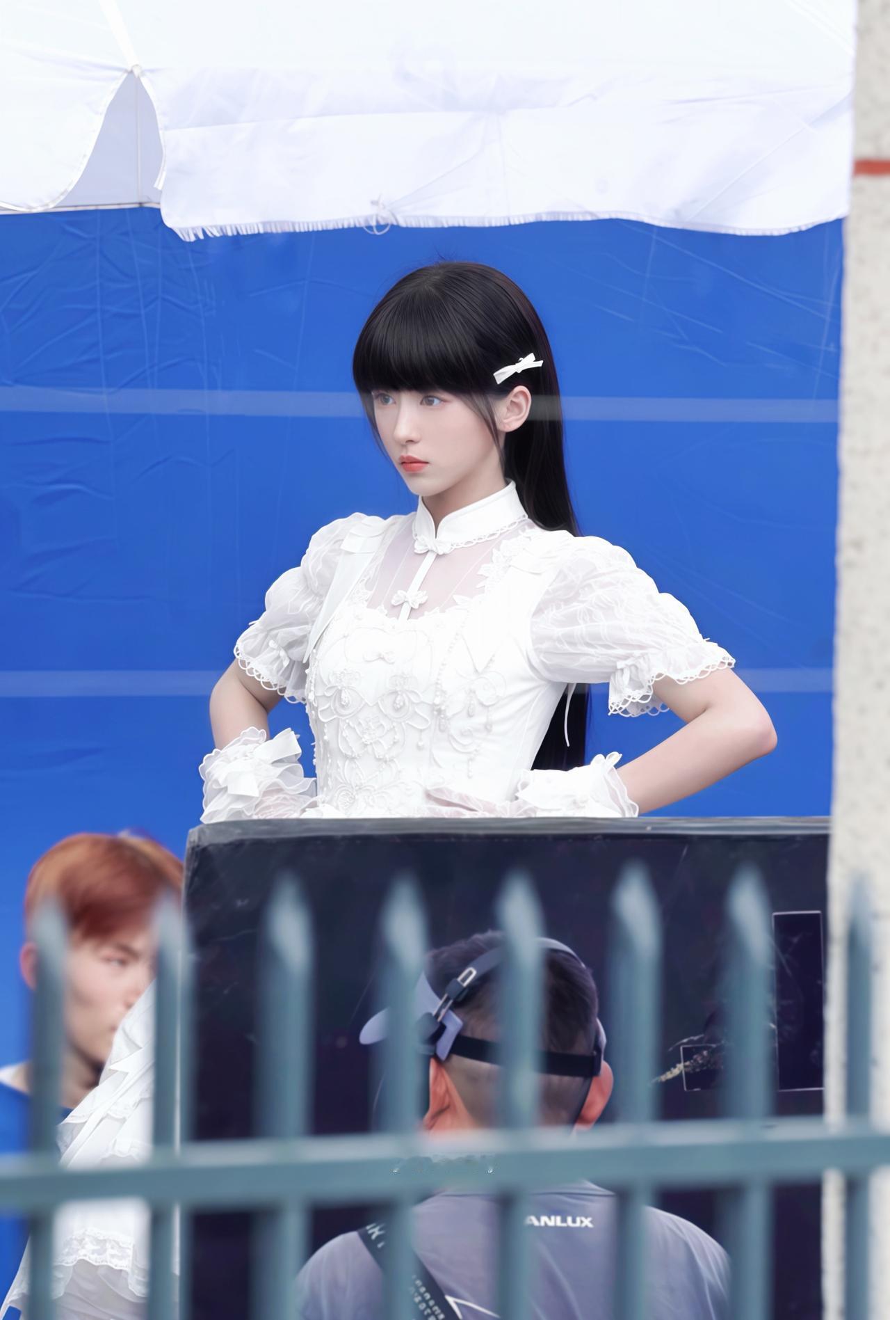 诗雨在红月里的造型好漂亮，完全真人bjd ​​​