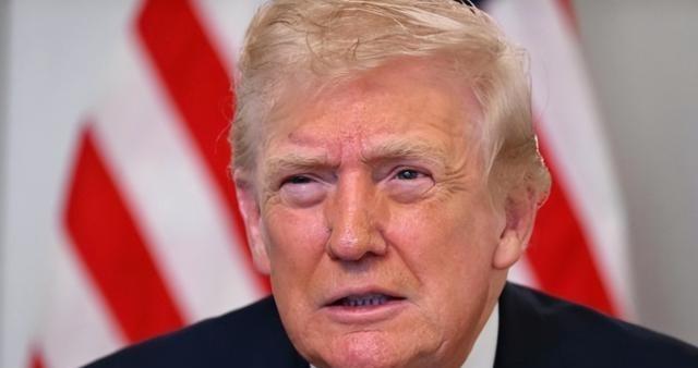 不可一世的特朗普终于低下了高昂的头颅，竟然在共和党内部会议上发出了近乎绝望的求救