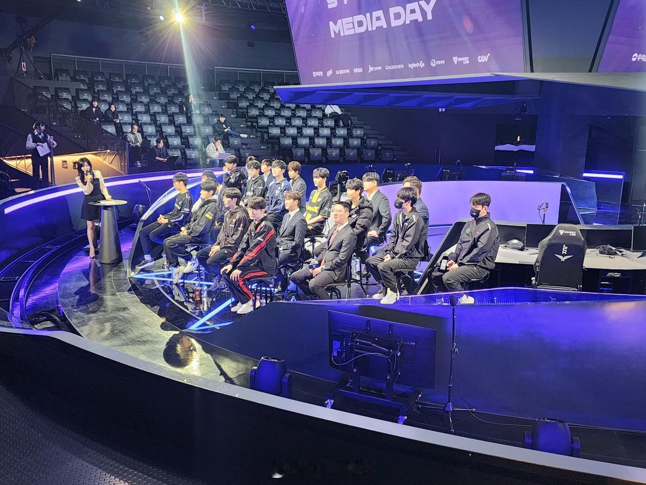 经典环节：选出除自己外春季赛最有可能夺冠的队伍，规则内全员T1[打call]

