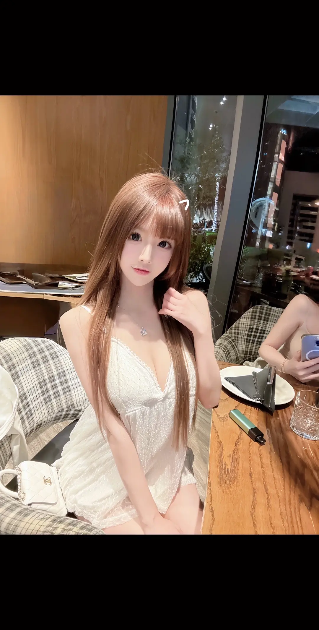 真爱就是，你是别人的老婆他也依然爱你。不爱就是，你是他老婆他也不爱你。