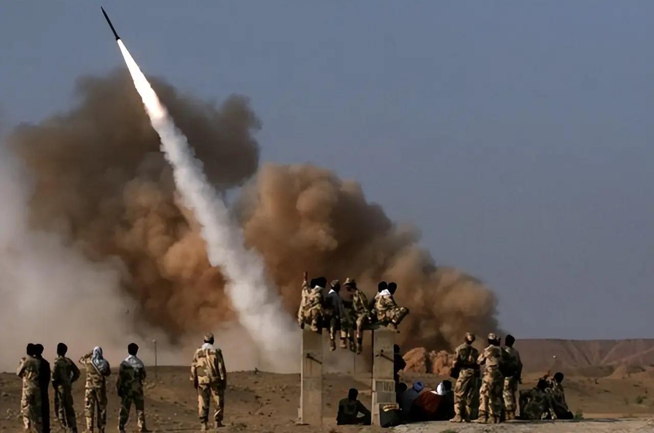 这局面太讽刺了！乌克兰一边骂中国，一边在黑市疯狂扫货中国导弹来救命。这揭开了一个