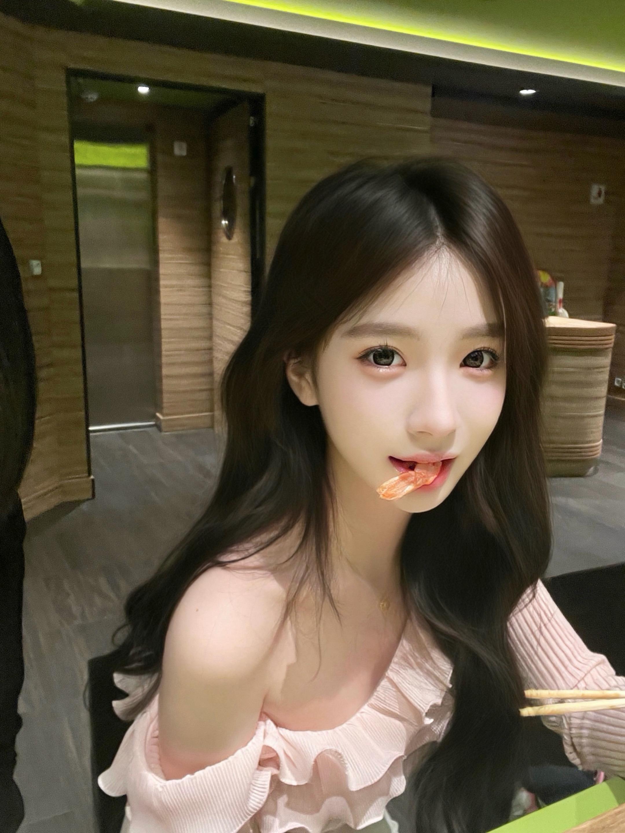 那天晚上他陪着我聊天 我告诉自己千万不能喜欢上他 可那晚以后 我没有一天不想他