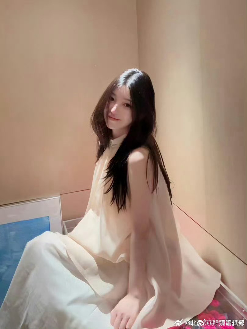 说好不参加，结果一出场就抢光所有镜头 Ally早前表态不参加恋综 这叫什么？这叫