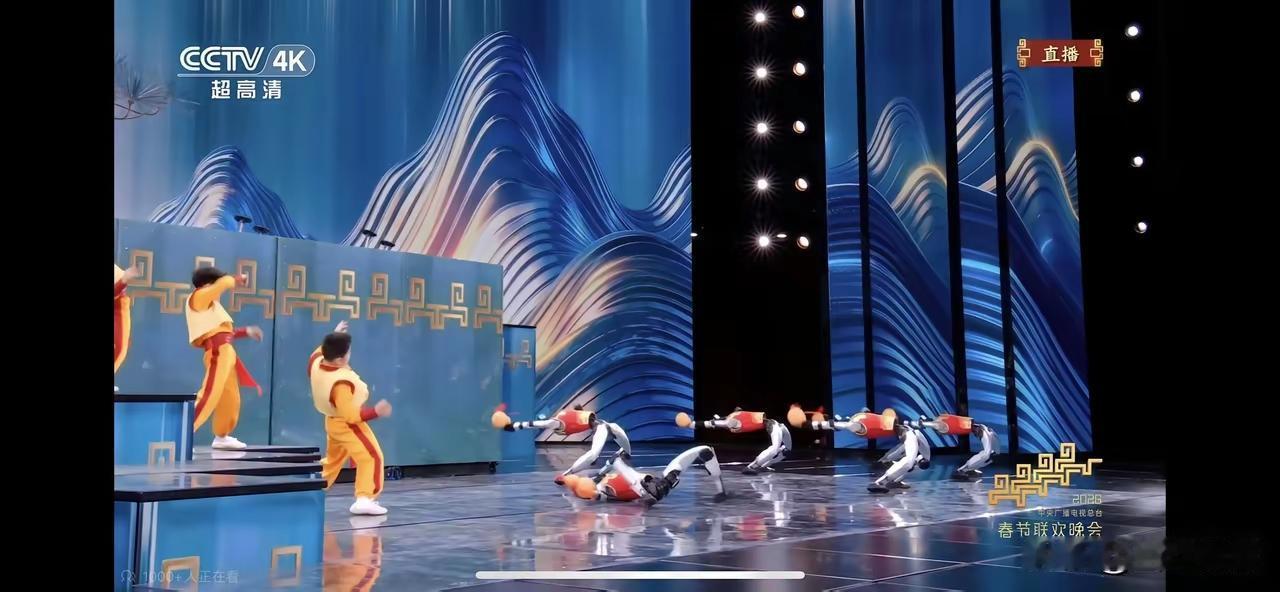 看到刚刚春晚上表演武术的机器人了么？汗毛都竖起来了
今年春晚机器人的武术表演，难