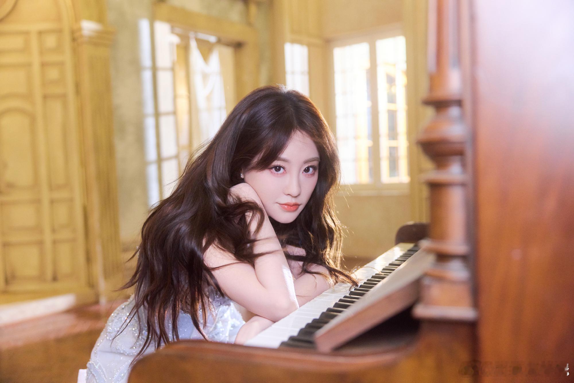 这跟和祝绪丹谈恋爱有什么区别 狠狠心动！祝绪丹录非遗晚会似甜恋日常，挥手报备的小