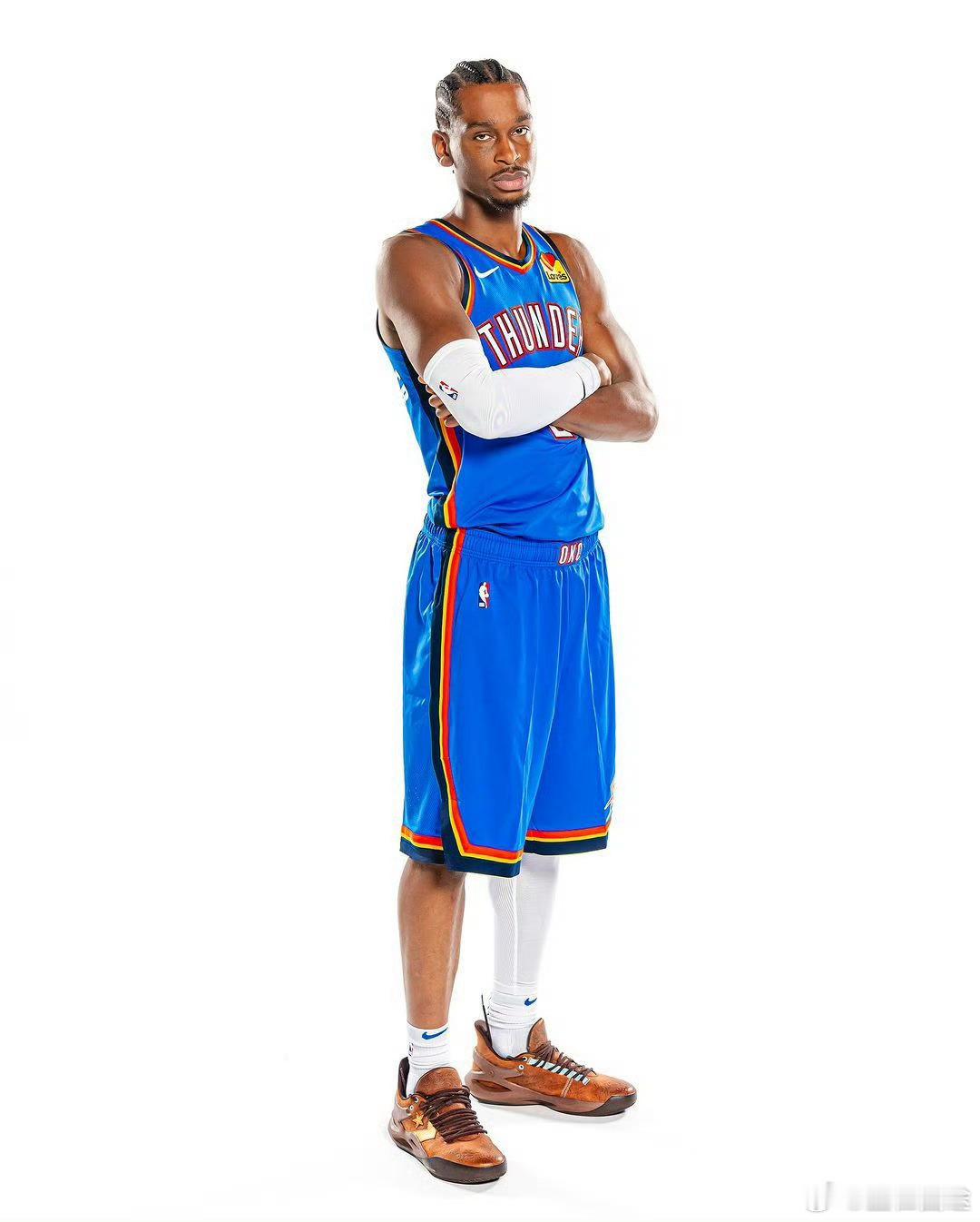一米九变一米六，好久没见大号球裤了[笑cry]#nba吐槽大会##五大囧[超话]
