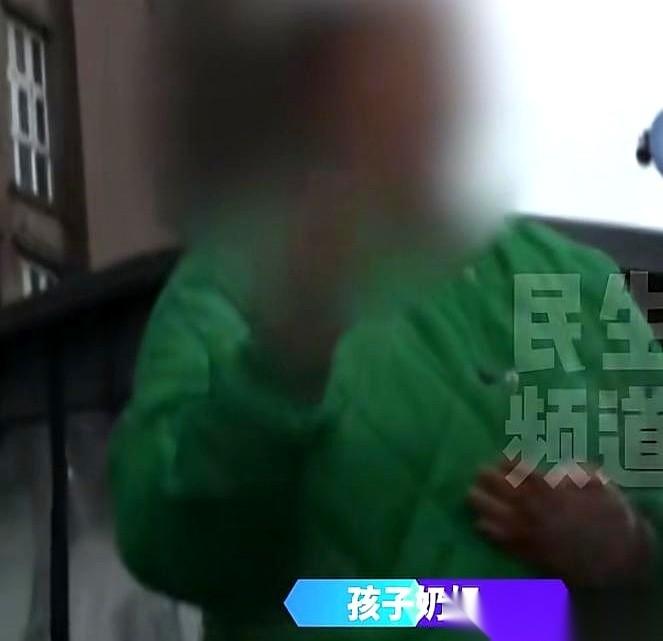 挺着大肚子，把男友的遗腹子生下来。
结果，人没了，80万赔偿款一到账，她就成了“