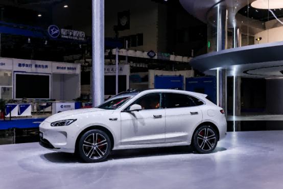 连倒车入库都还没练熟的我在粤港澳大湾区车展买车了！我买的问界新M5 Ultra，