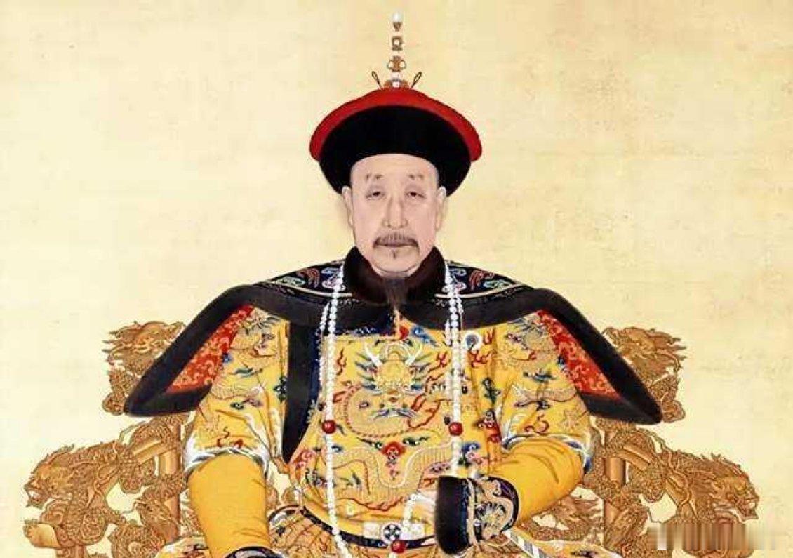 清朝年间，一位年仅6岁的女童被选中给乾隆女儿做伴读，却被乾隆一眼看中。此后，这个