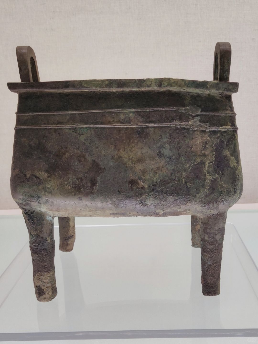 弦纹方鼎 . 西周