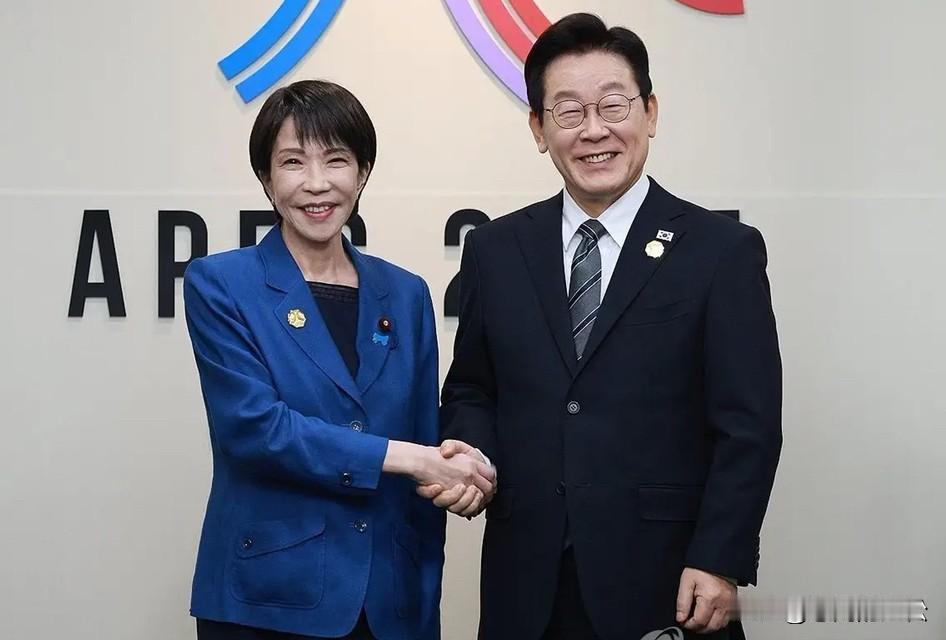 韩日闹点矛盾是常有的事！原本11月重启搁置7年的韩日联合搜救演习又泡汤了！
这次