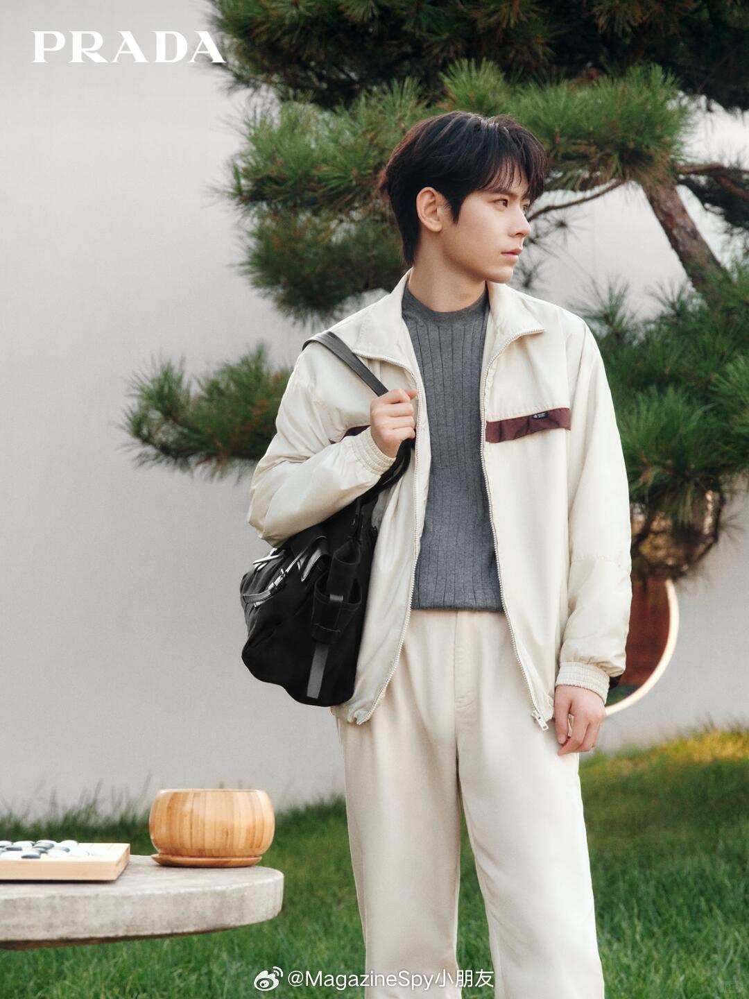 无畏 Prada 王者荣耀电竞选手无畏（杨涛）出镜Prada全新七夕广告大片，普