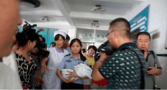 2014年，陕西某医院的产科主任张素霞，因为贩卖26个婴儿被判死刑缓期两年执行，