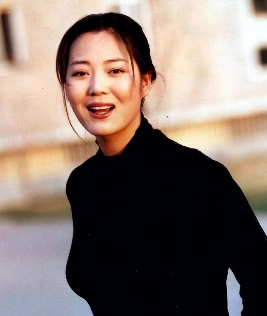 年轻时候美若天仙，如今沧桑像村口大妈，这4位女星你还认识吗？
在那个没有滤镜和美