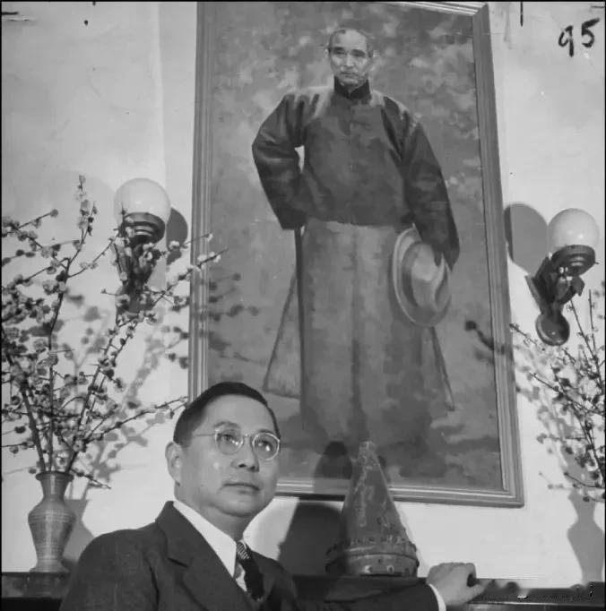 蒋介石公开评价孙科:“为革命元勋，器量恢弘，才识远大，力行三民主义，学术造诣渊深