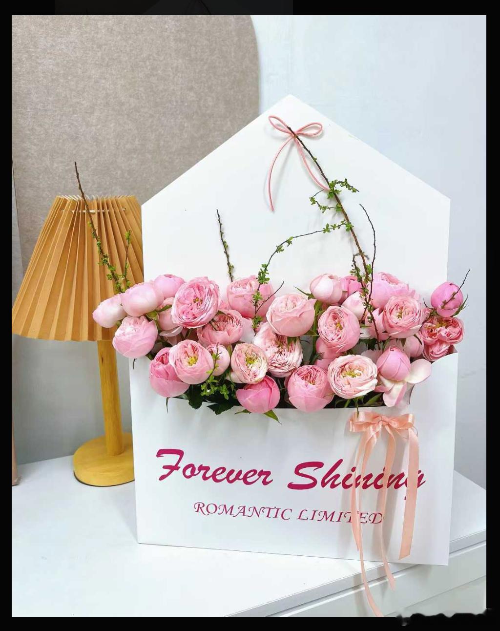 昨天情人节大家在秀恩爱，而数码圈在疯狂内卷，最近爆了 N 个大新闻：三星官宣 2