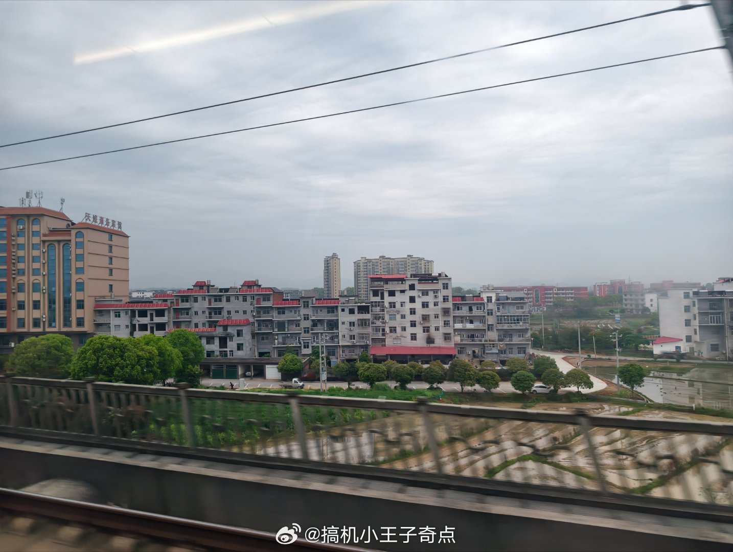 出发广州看 新款小鹏MONA M03 