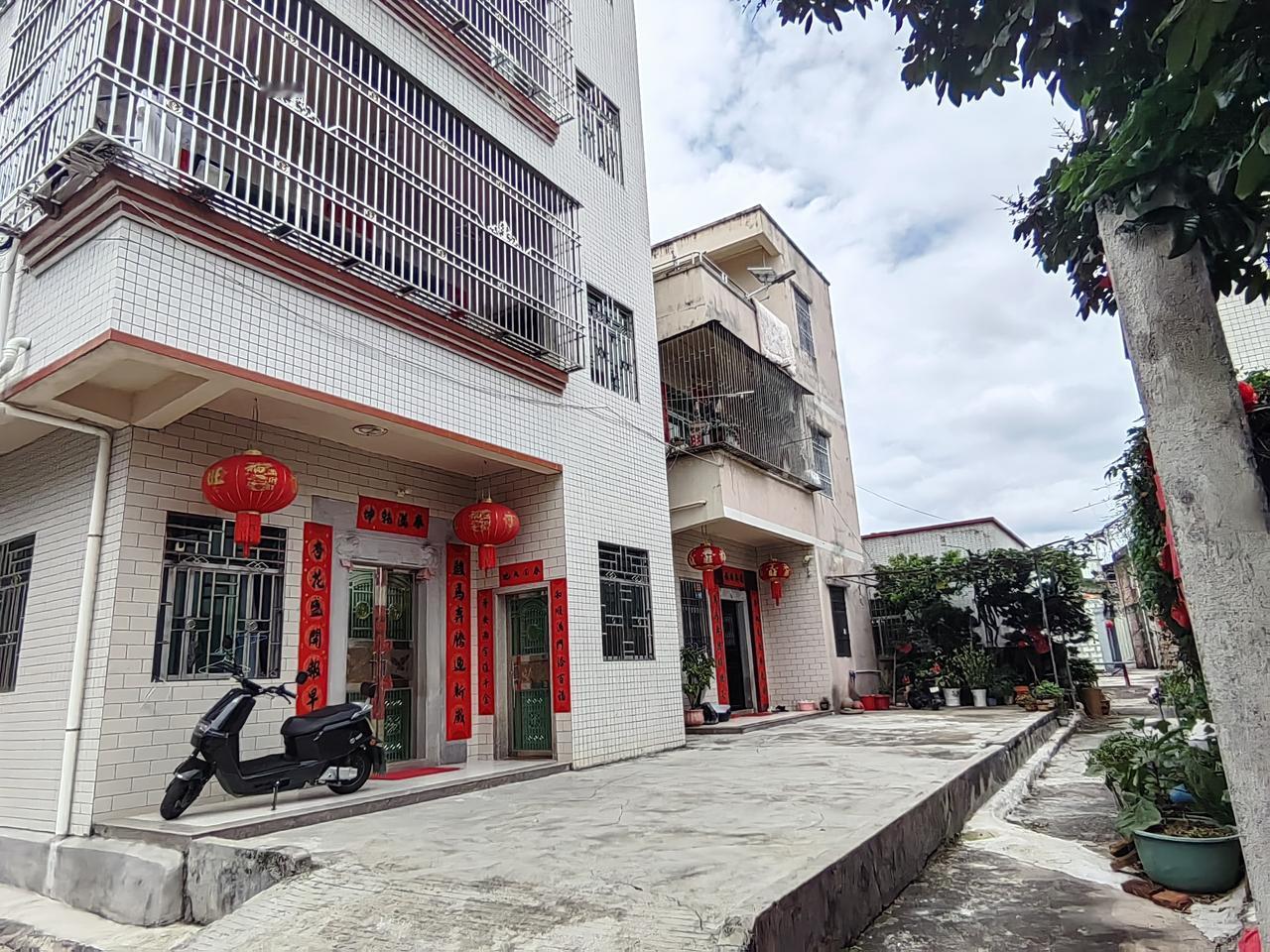 红灯笼挂满街道，喜庆气氛扑面而来！🏮💃🏮