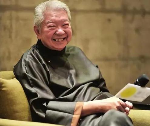 在人人喊着“压力山大”的当下，“松弛感”成了奢望，可蔡澜却将其活成了日常。他不被