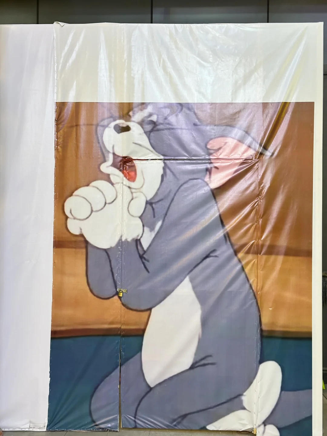 华商真的好卷呀…这个围挡好有意思哦！